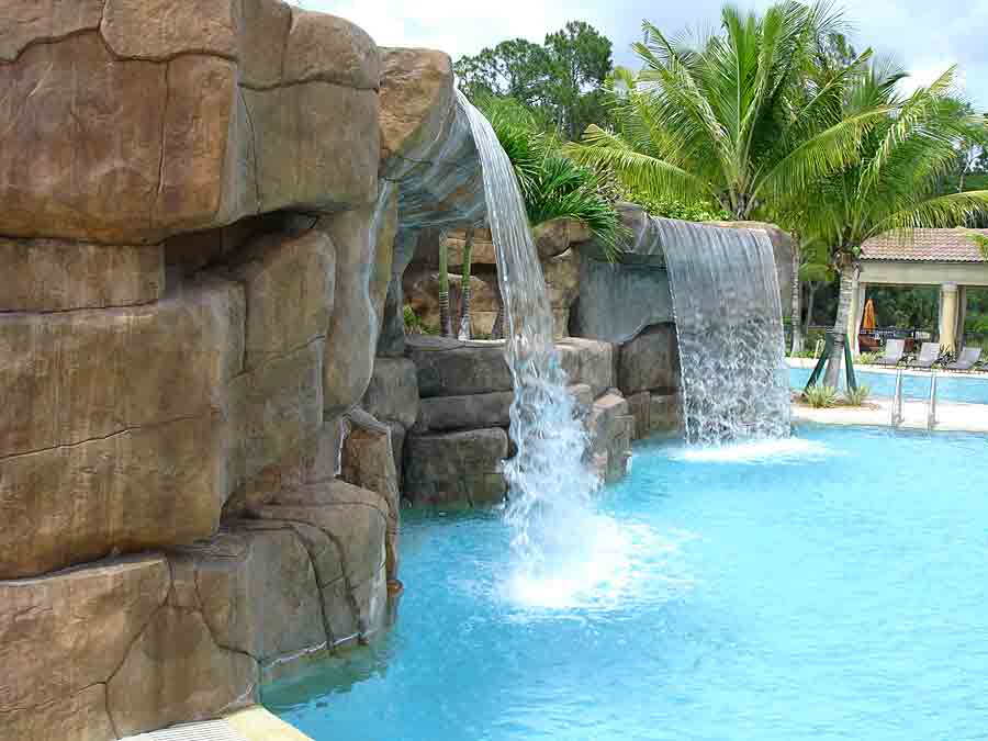 TREVISO BAY Rilassare (The Club) Pool Waterfall